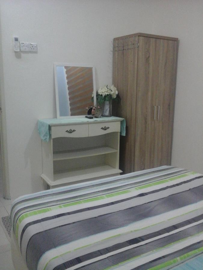 Miker Homestay Seri Iskandar Esterno foto