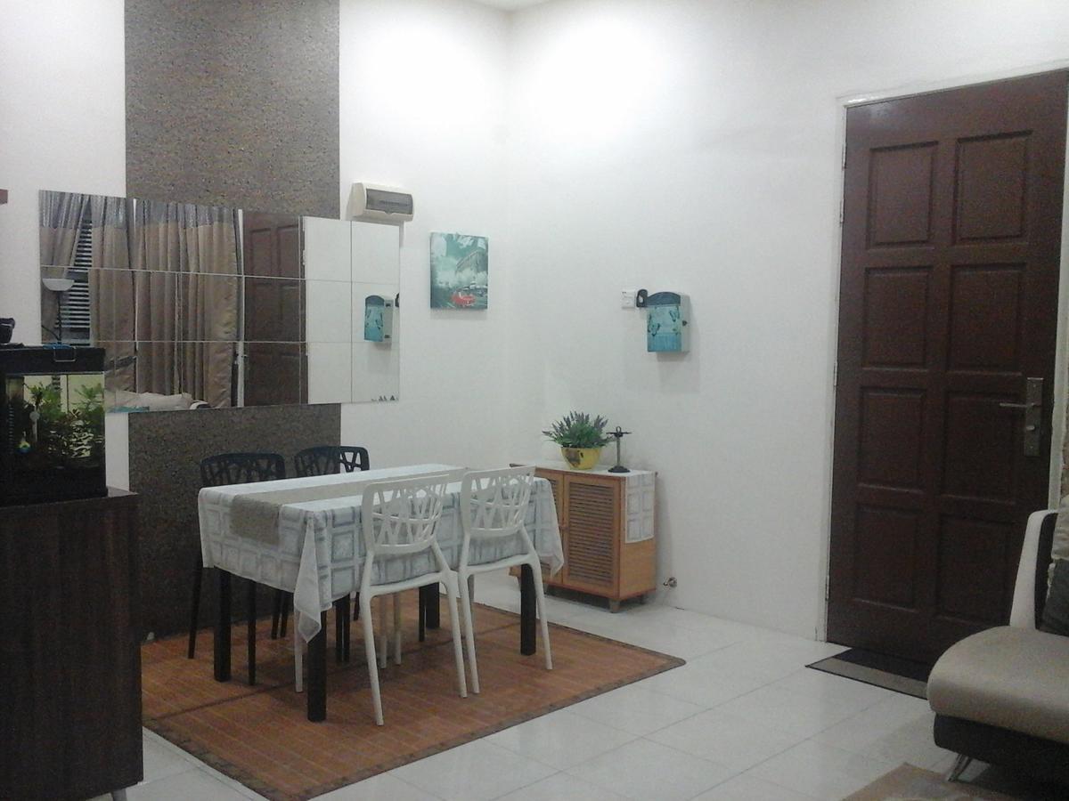Miker Homestay Seri Iskandar Esterno foto